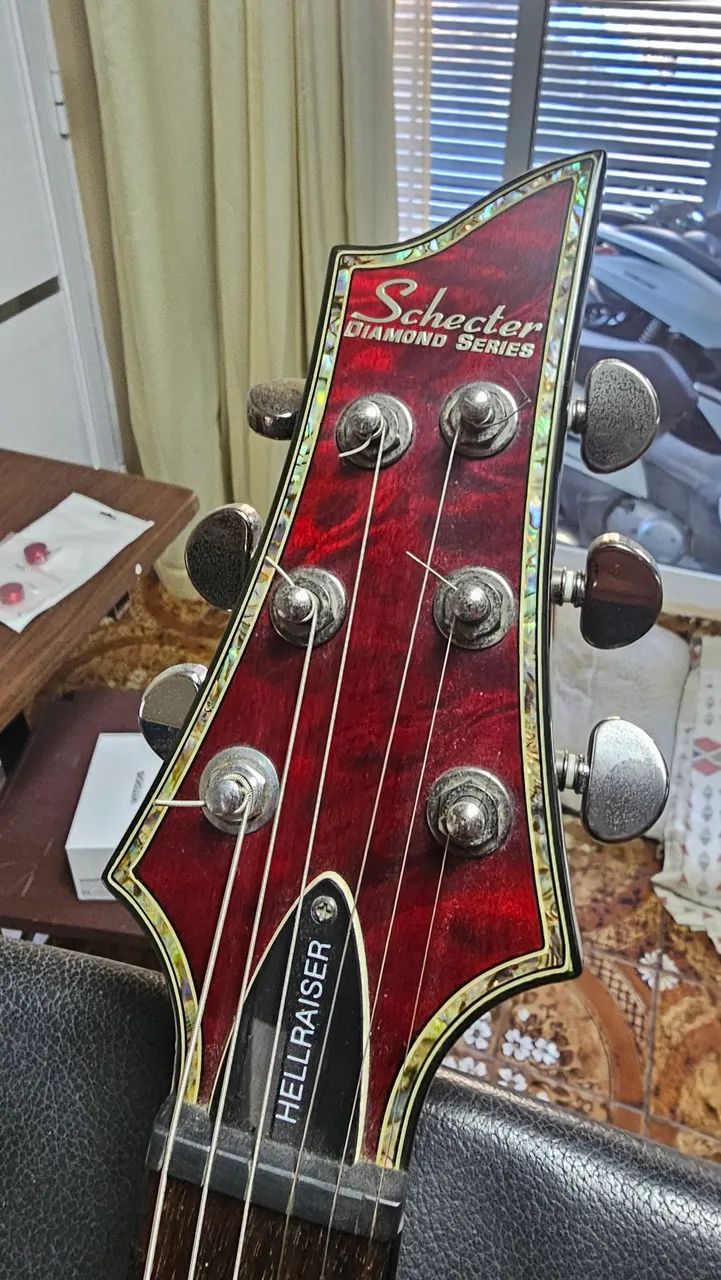 Guitarra Schecter Hellraiser C1 - Foto 2