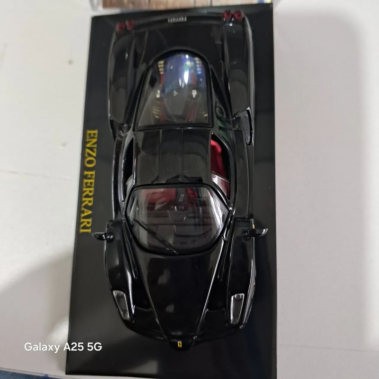 MINIATURA ENZO FERRARI PRETA - Foto 4