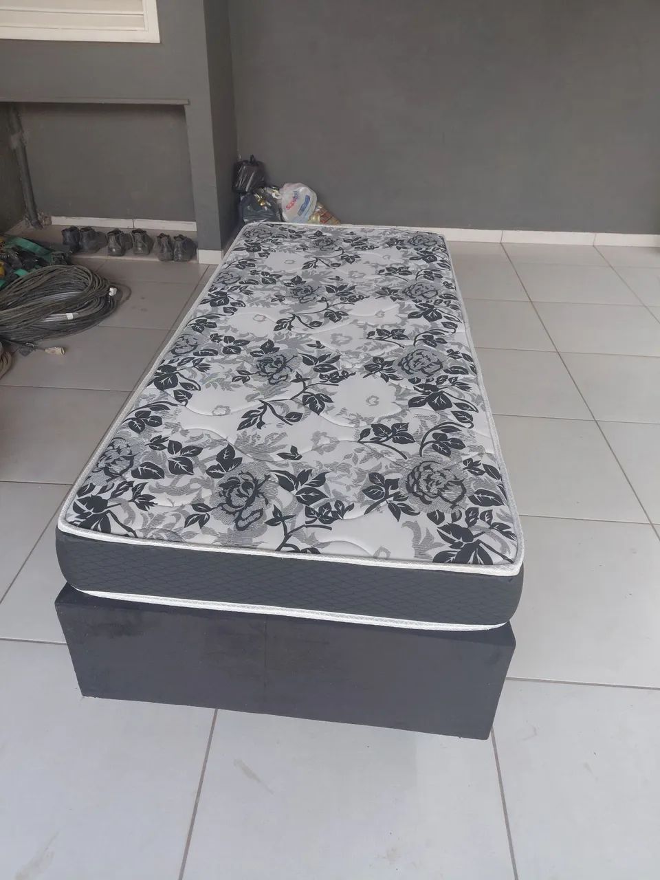 Cama box solteiro com colchão d-33 semi novo