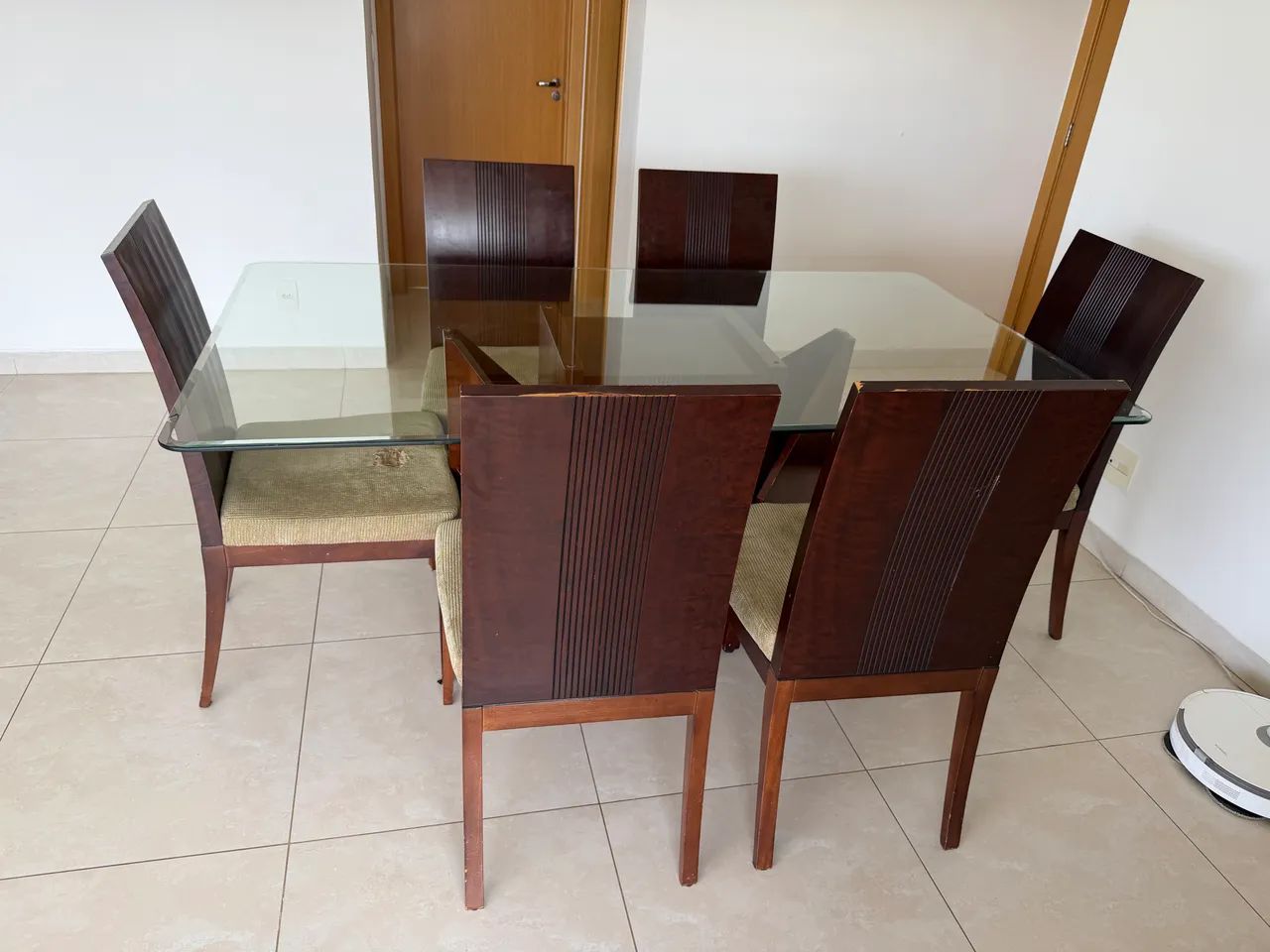 Mesa de madeira e tampa de vidro 6 cadeiras - Foto 5
