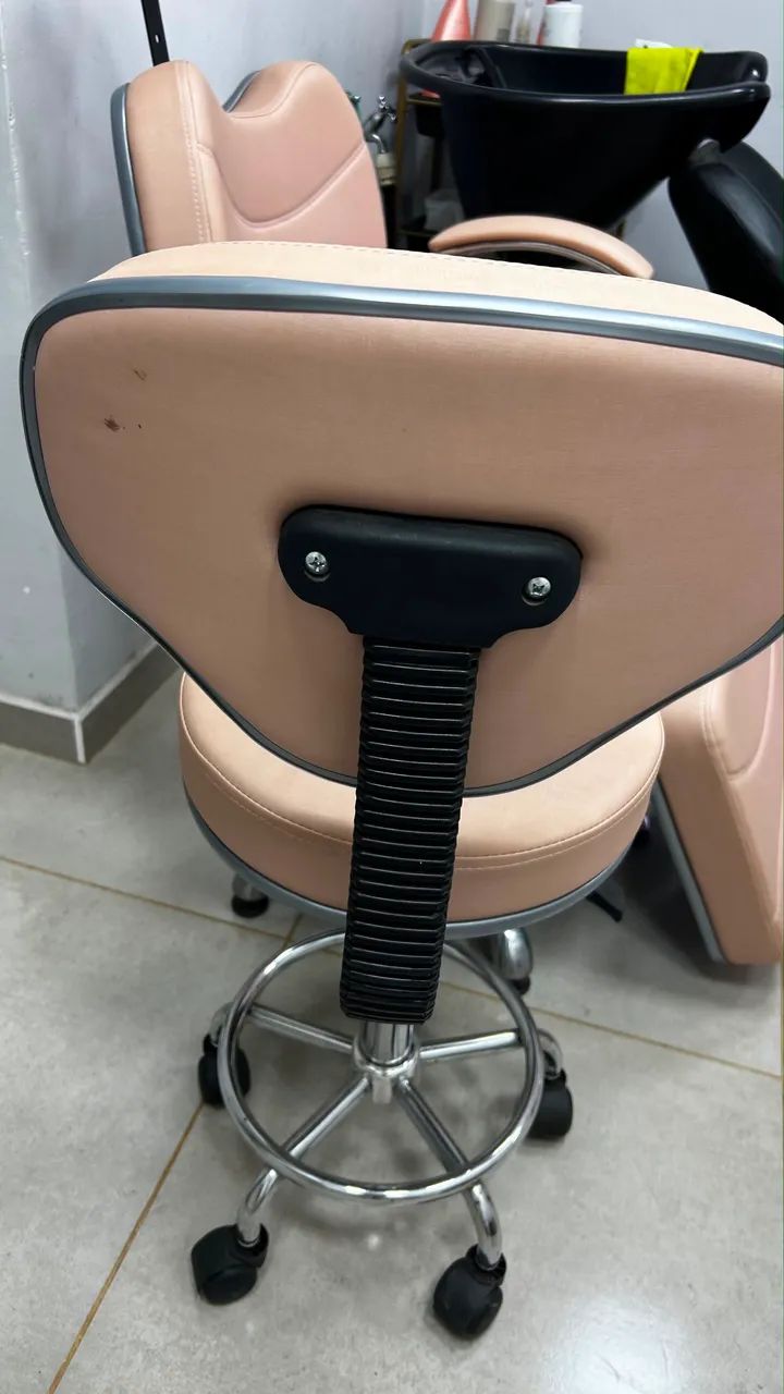 Cadeira profissional ergonômica + Banco auxiliar - Foto 3
