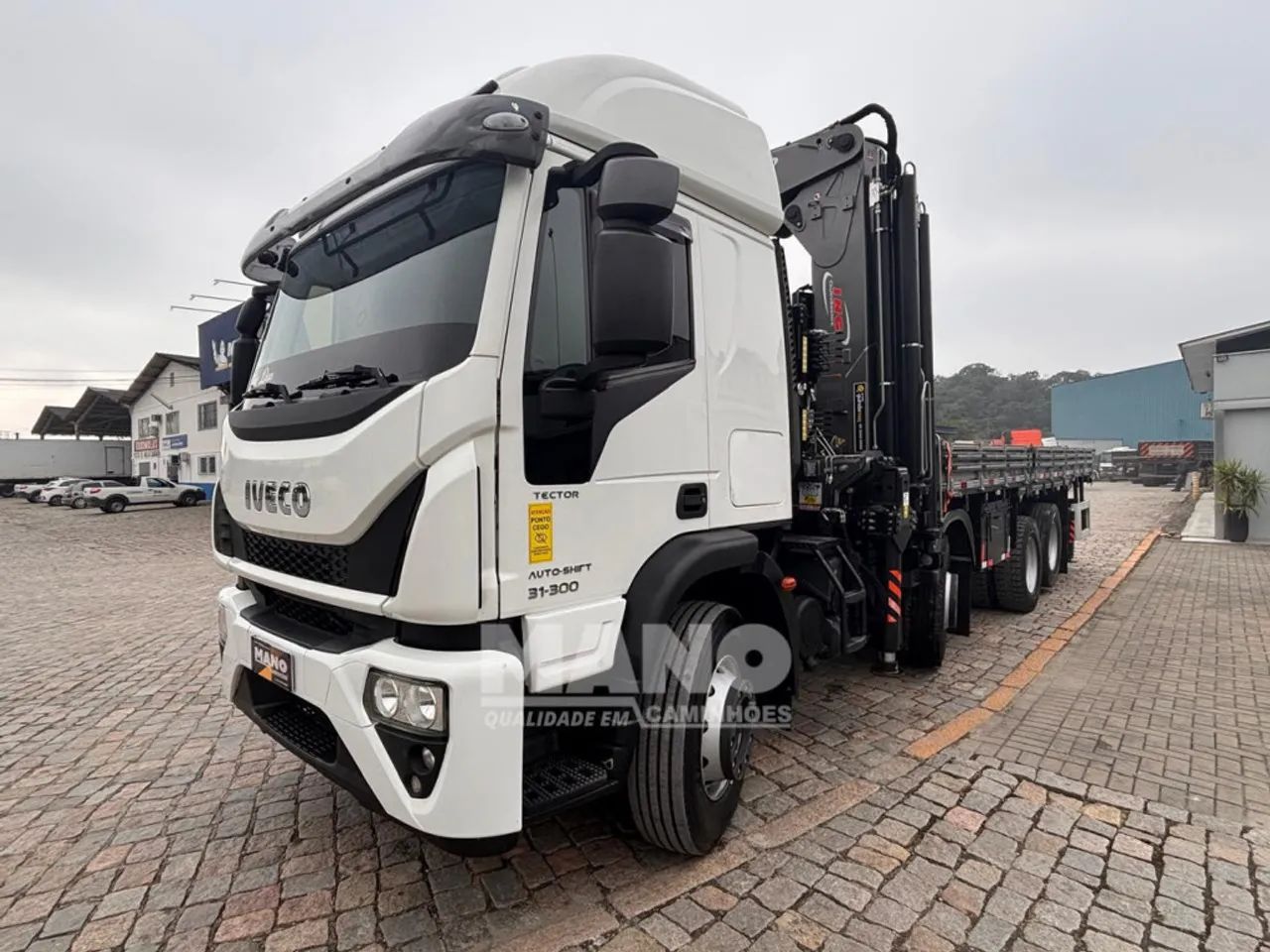 IVECO TECTOR  8X2 (Munck) - Foto 5