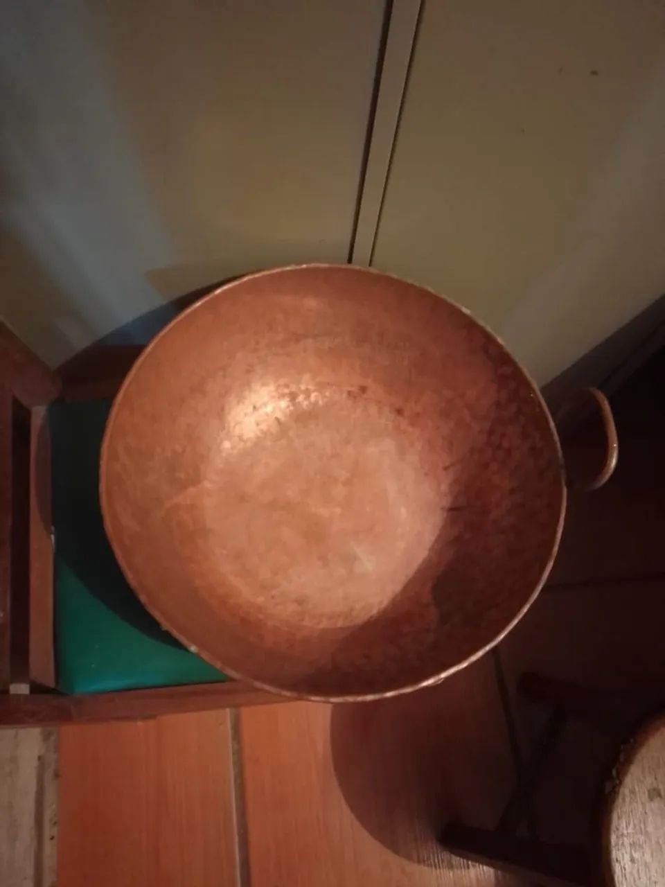 Antiguidades- tacho de cobre. 40 cm de diâmetro. 