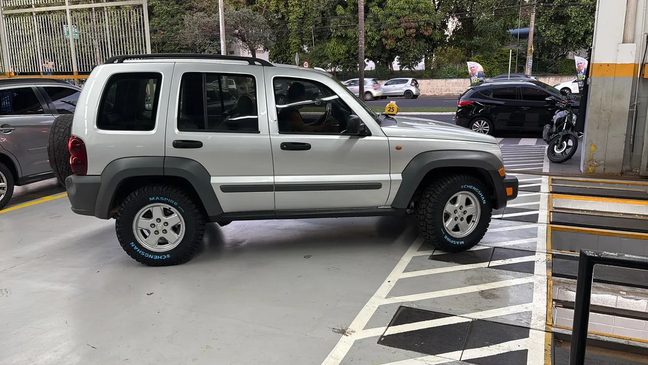 Jeep Cherokee Sport 3.7 4X4 V6 12V Aut. 2005