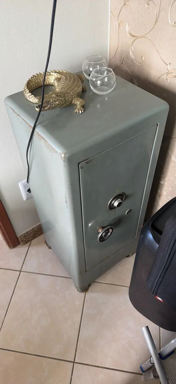 Vendo cofre de ferro 