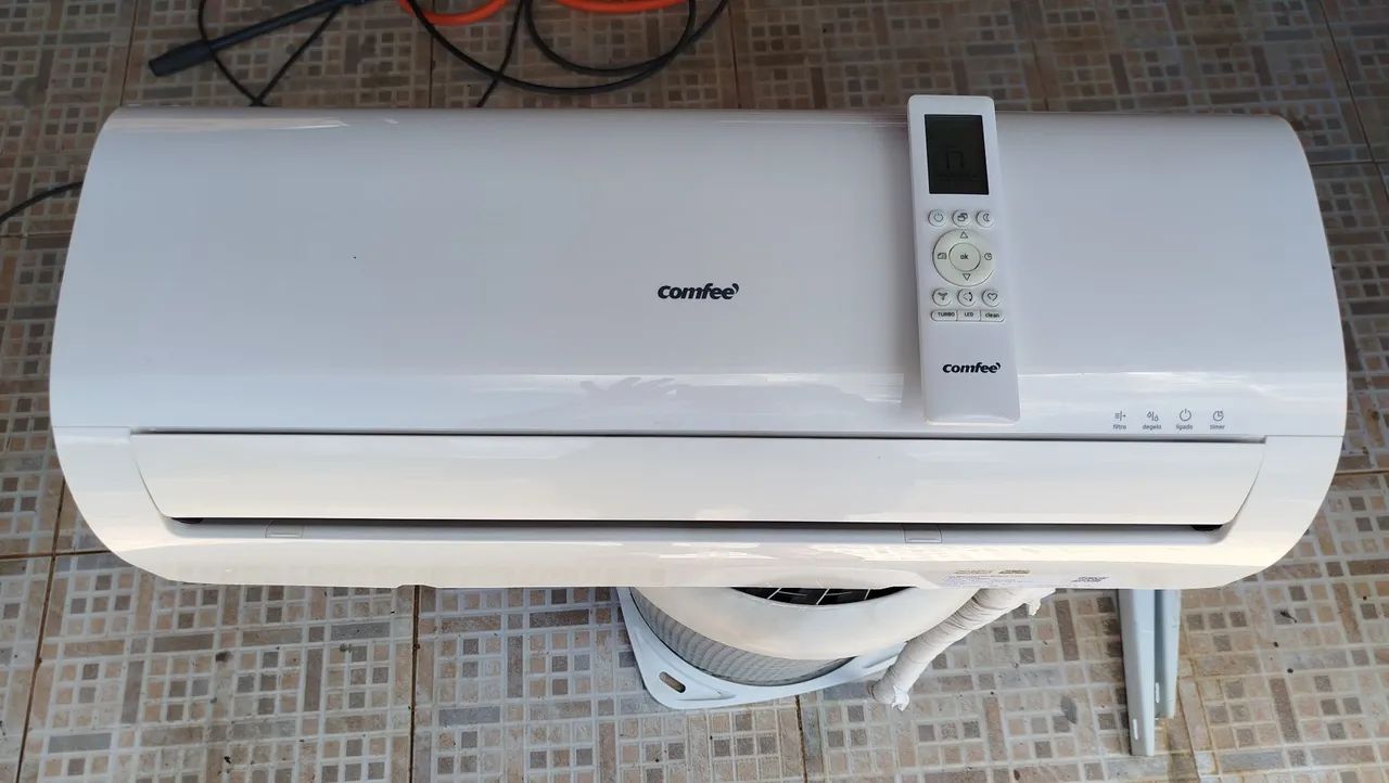 Vendo central de ar 9 mil BTUs semi nova.