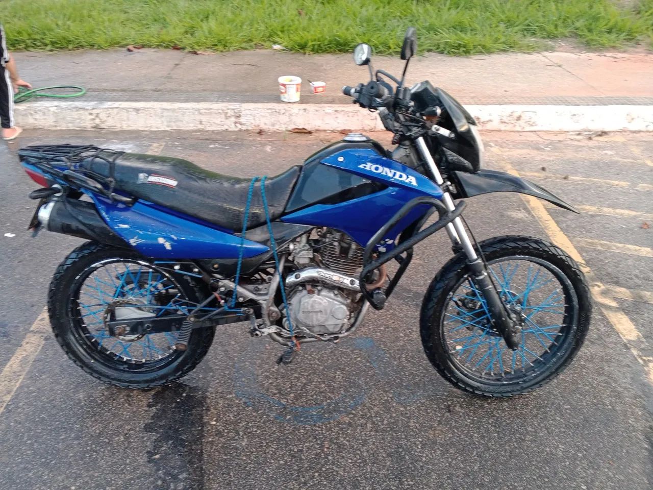 Bros 125 azul ano 2004 varetada 