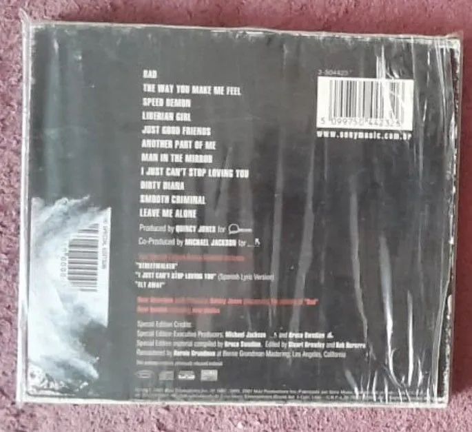 CD Michael Jackson - Bad Special Edition (com luva). Original/SemiNovo. - Foto 2