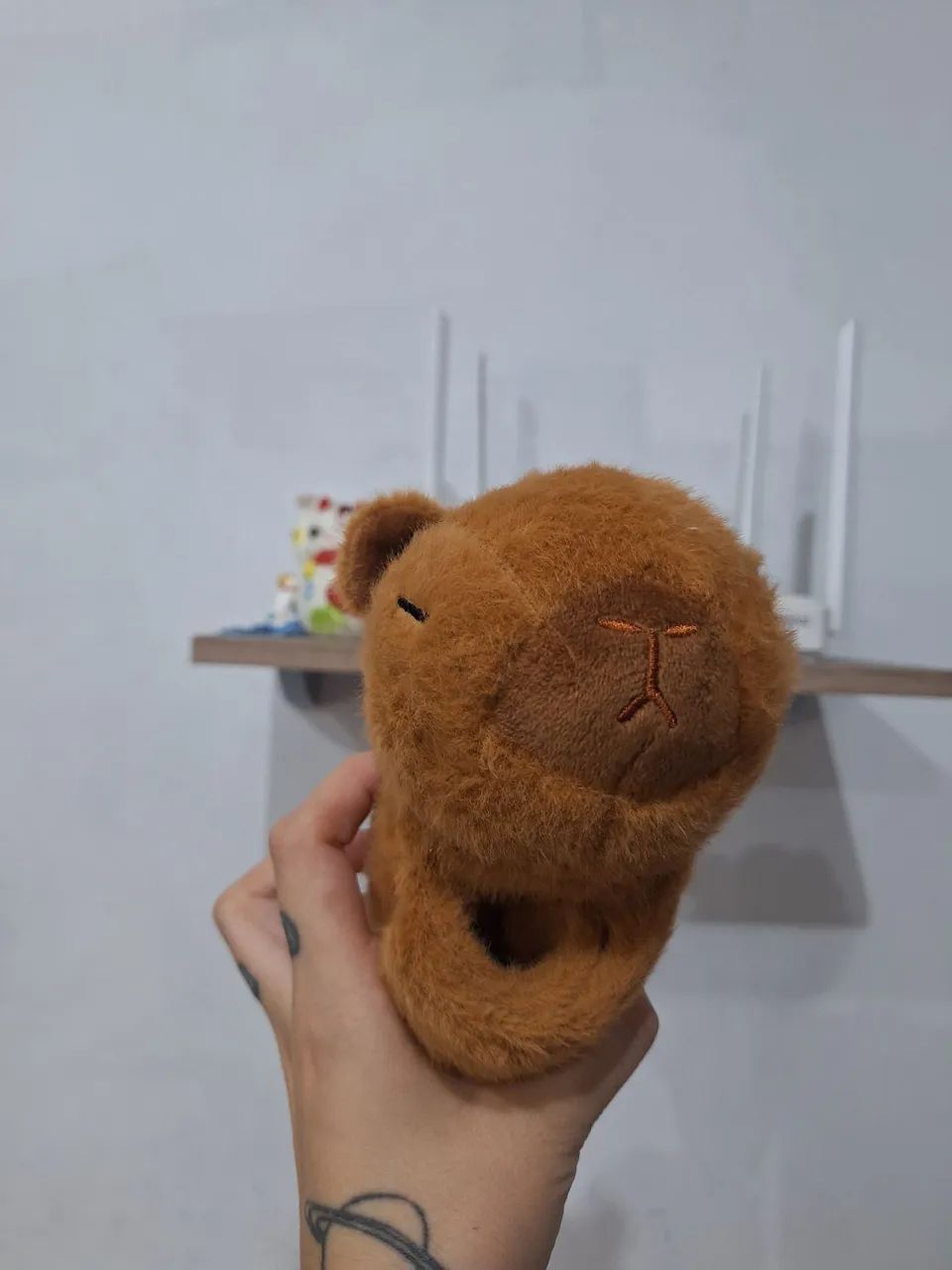 Pelúcia capivara agarradinha - Foto 2