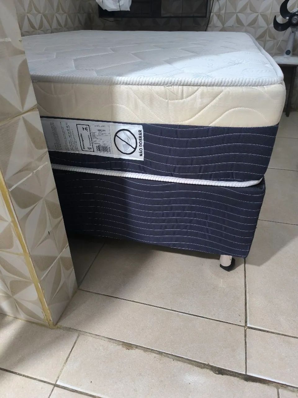 Vendo  cama box de casal nova com a base e o colchão - Foto 3