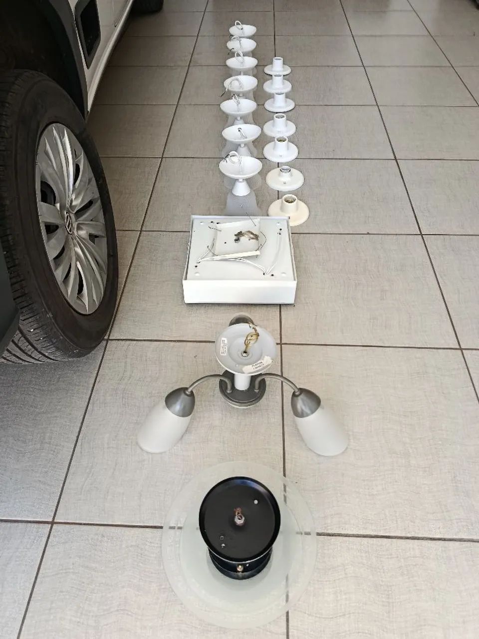 Vende-se esses monte de lustres bem conservado  - Foto 3