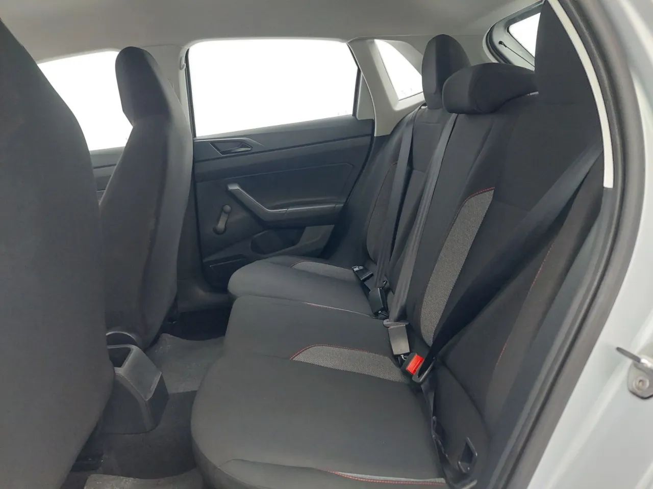 Volkswagen Polo Track 1.0 Flex 12V 5p, foto 17 de 18