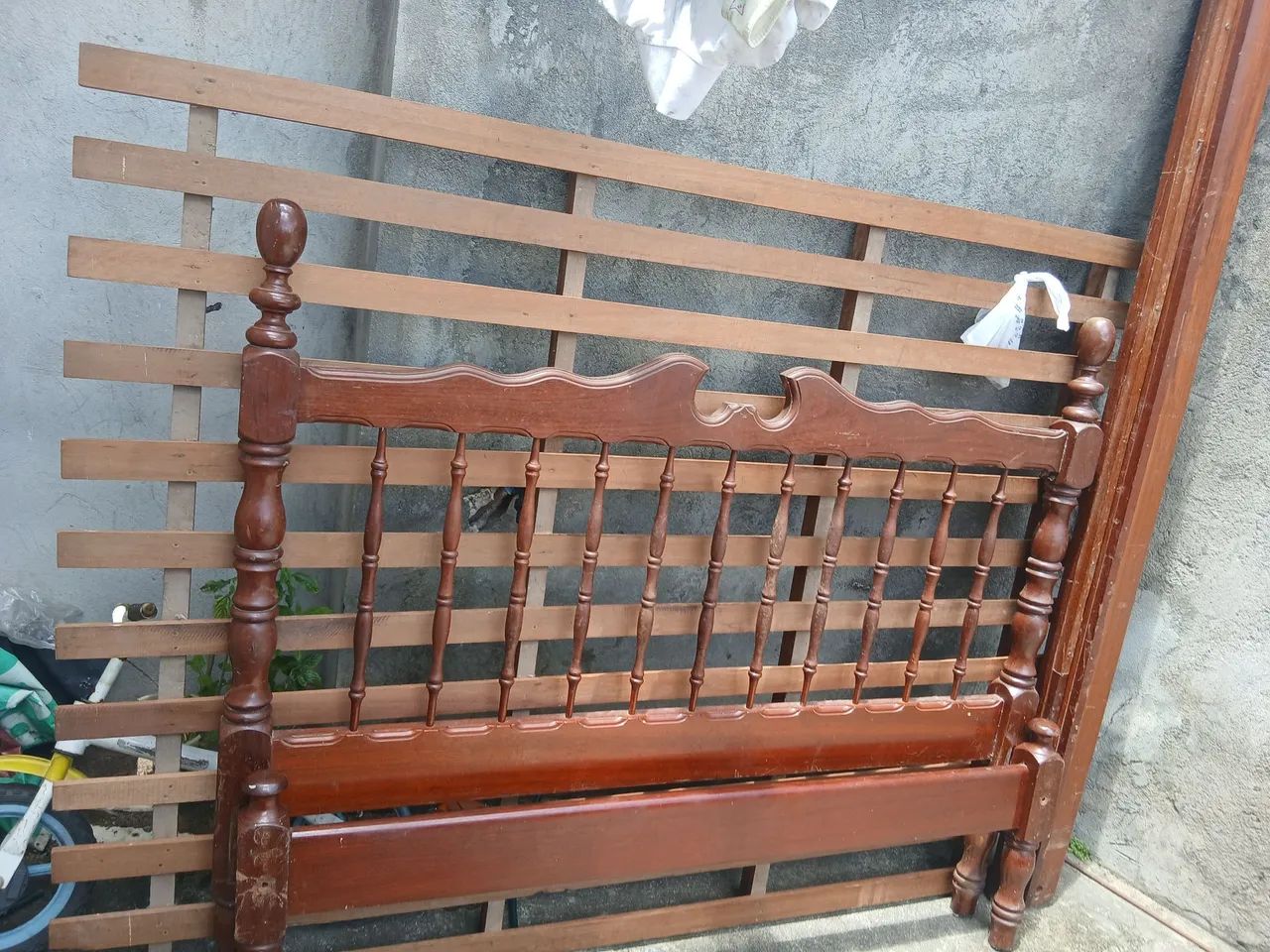 Vendo cama madeira maciça 