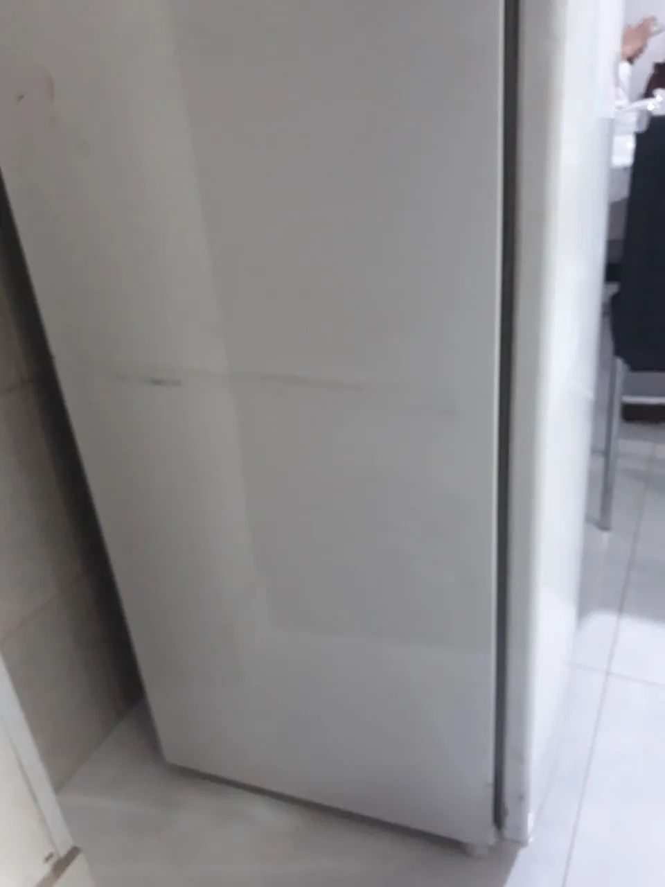 Uma geladeira  Brastemp  Branca  127v 