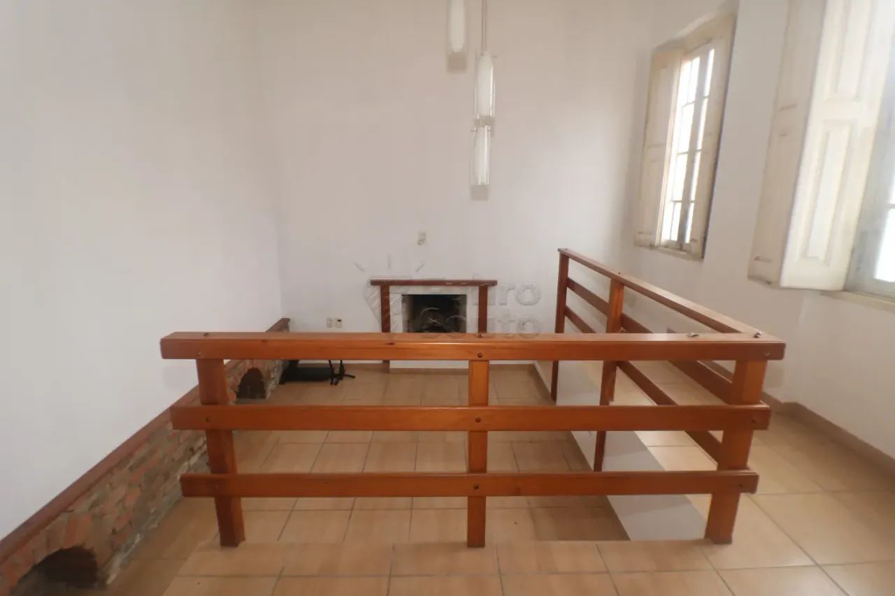 Casa histórica com ambientes amplos e muito charme - Centro de Pelotas - Foto 3