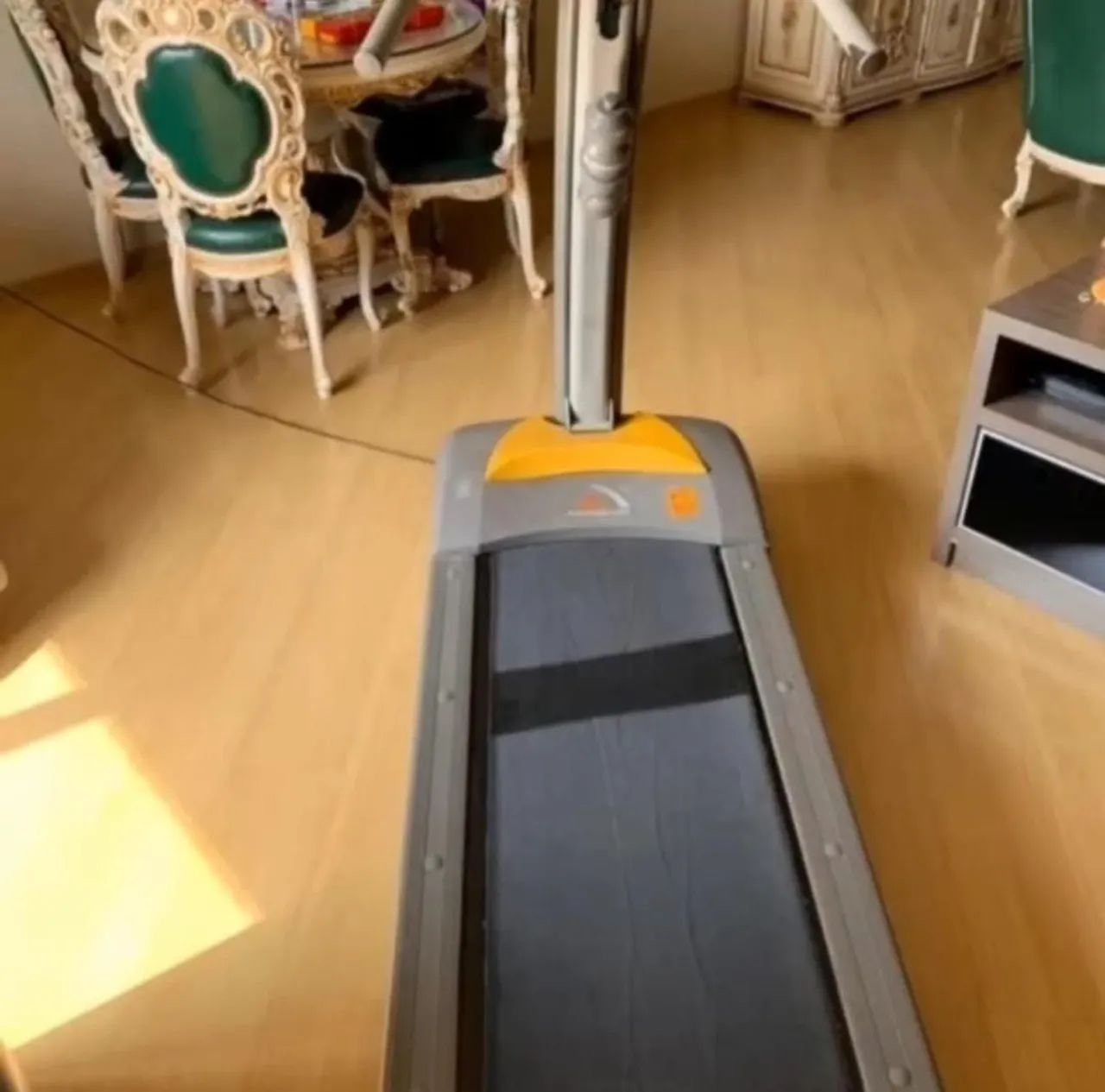 Esteira Athletic Advanced 400EE suporta até 120kg sensor de batimentos cardíacos elevação  - Foto 2