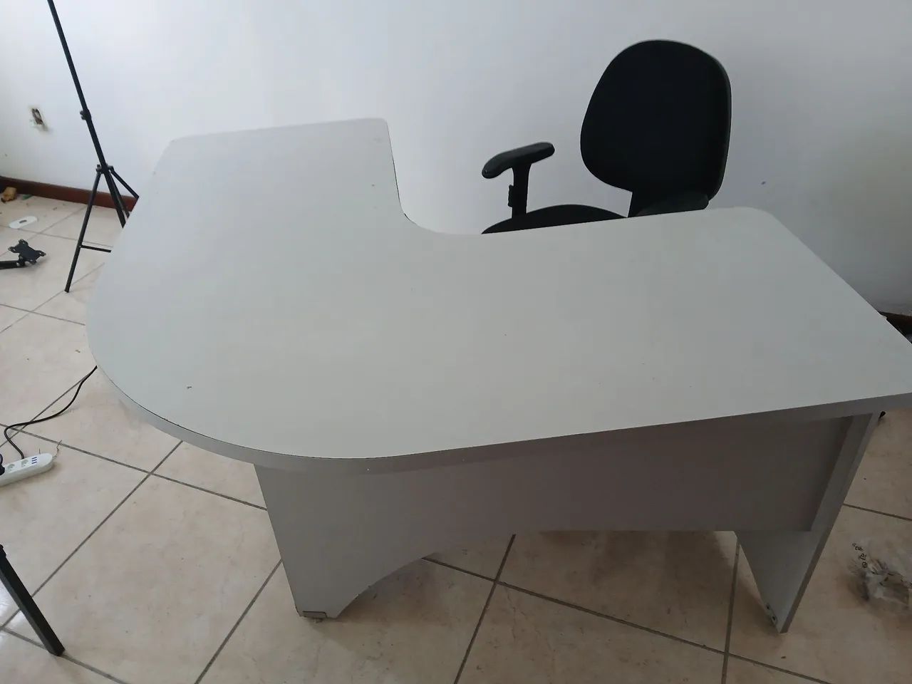 Mesa de escritório em L - Foto 4