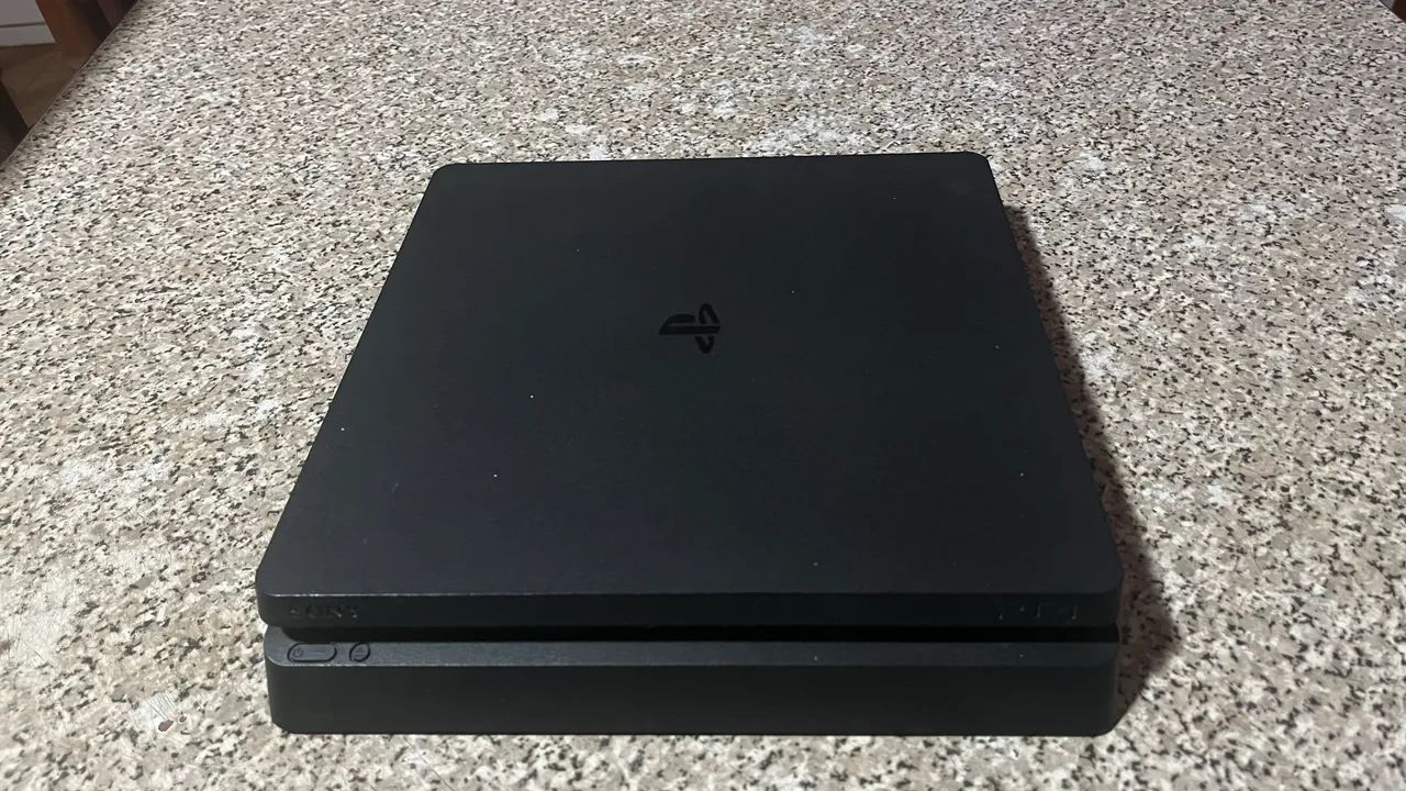 PlayStation 4 com 2 controles e jogos  - Foto 4