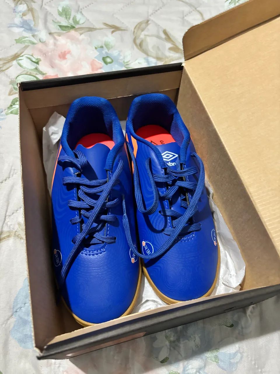 Chuteira Umbro nunca usada. - Foto 2