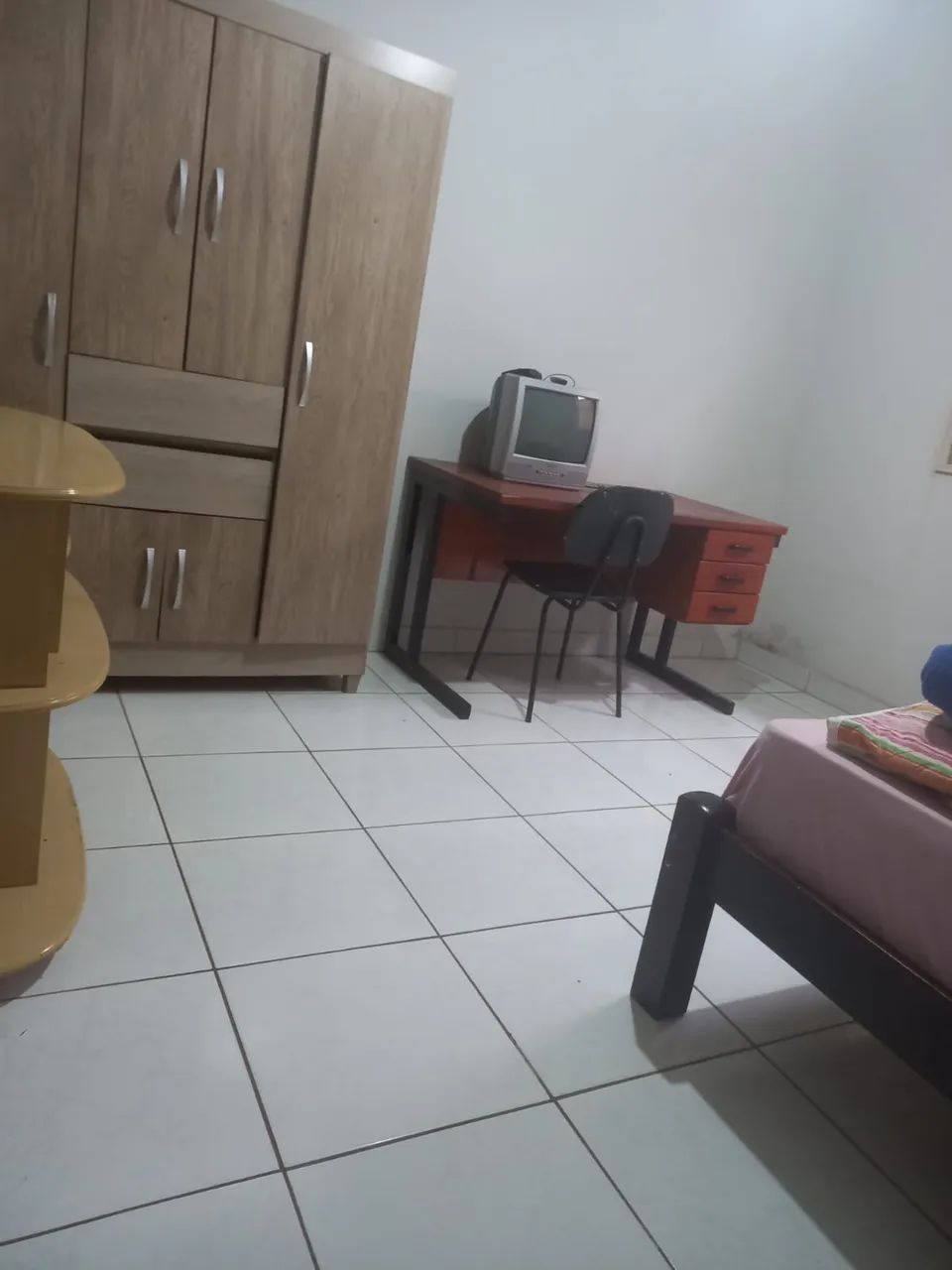 Alugo quarto para mo ças - Foto 2