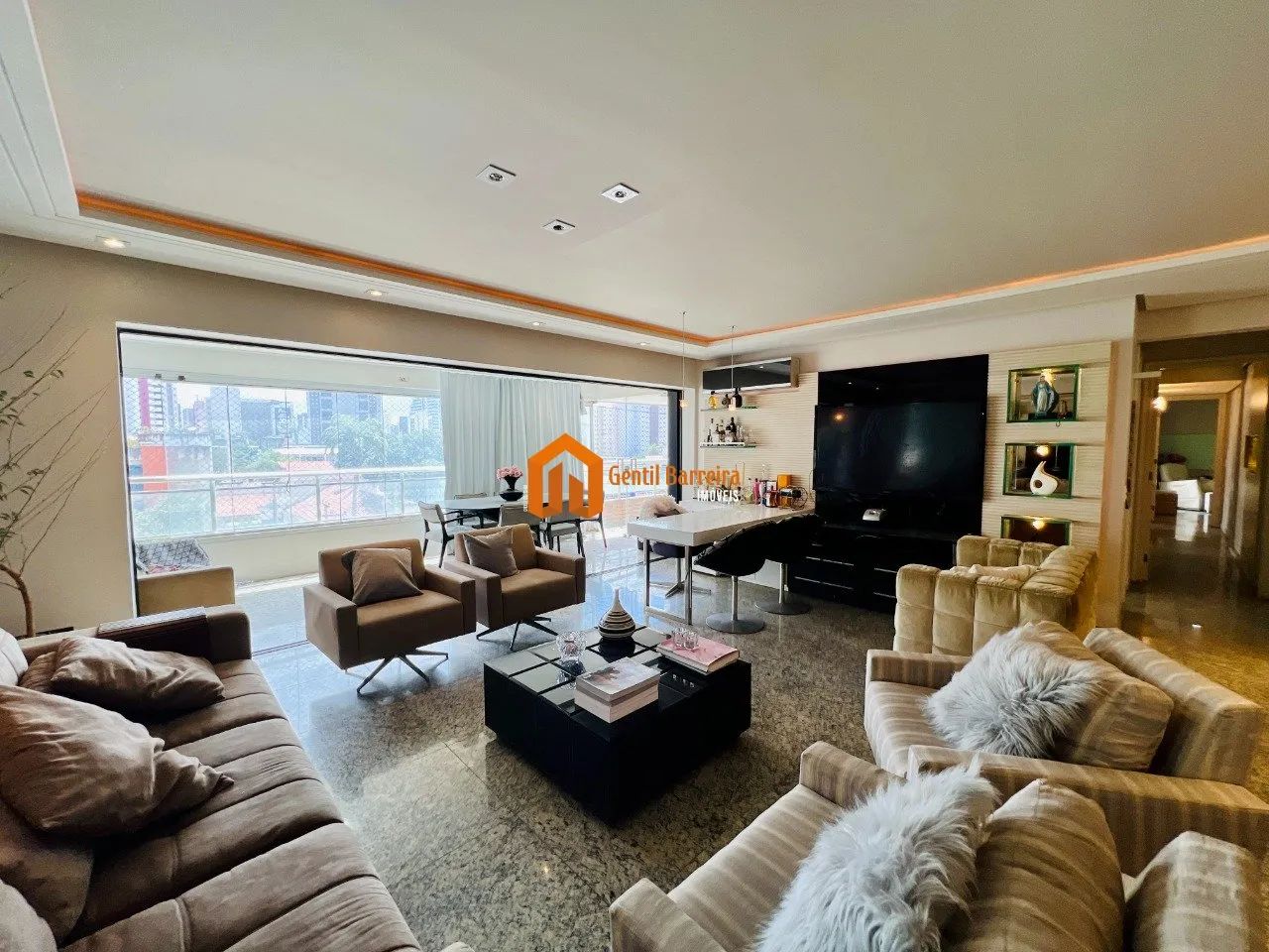 Planta inteligente, com ambientes bem distribuídos nesse apartamento com 220m²