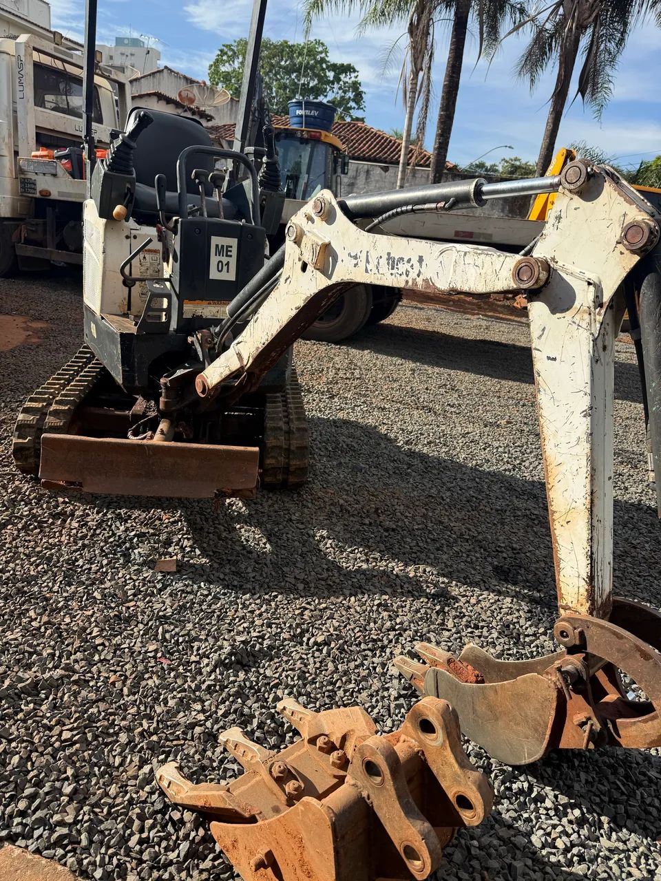 Mini escavadeira bobcat 418