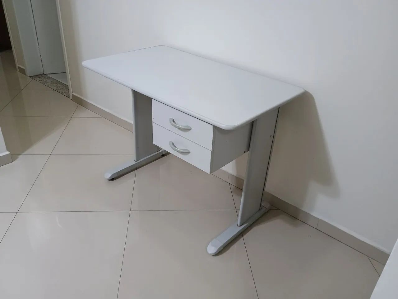 Mesa de Escritório com Gavetas - Foto 2