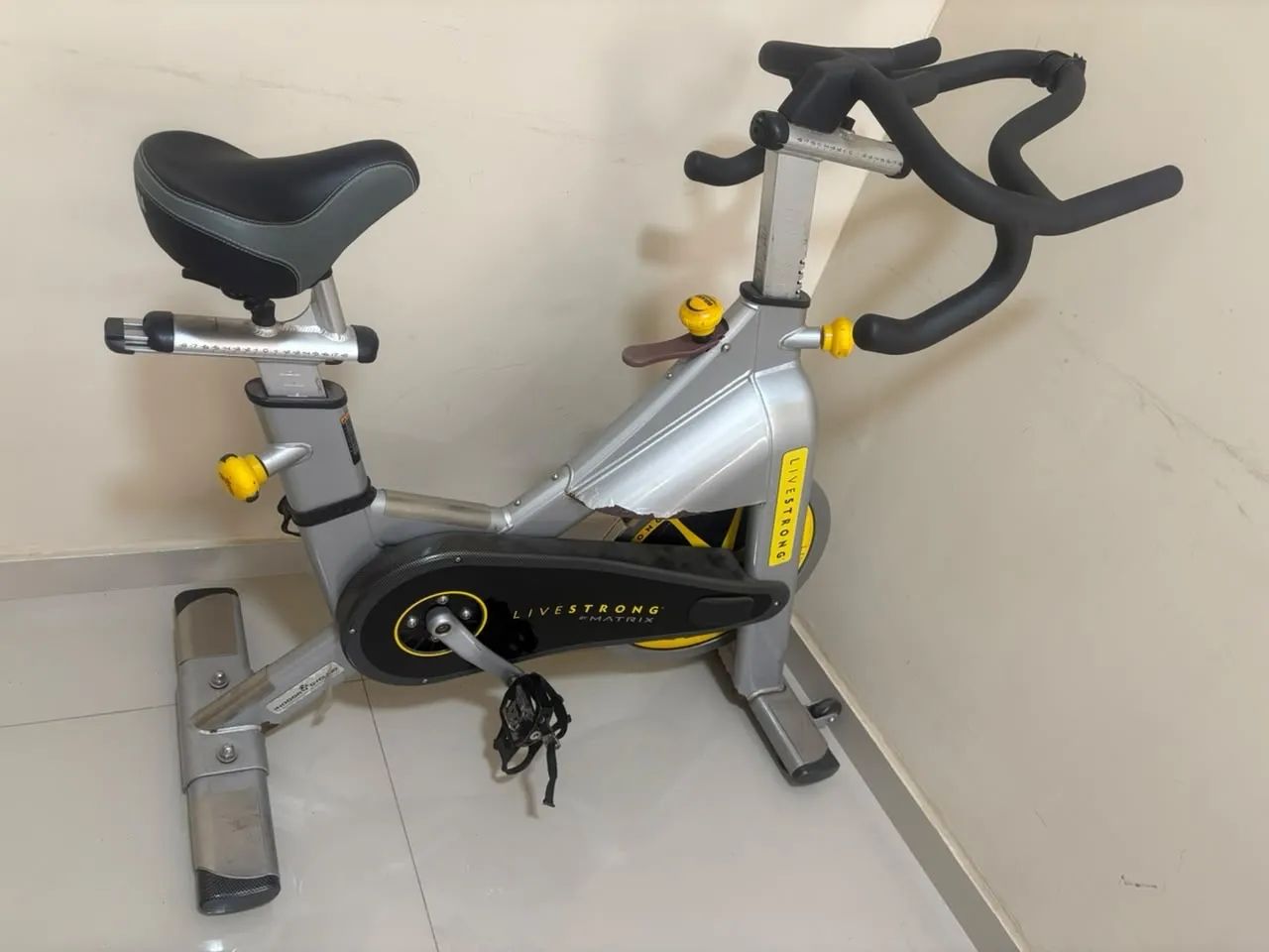 Bicicleta spinning Matrix Livestrong 