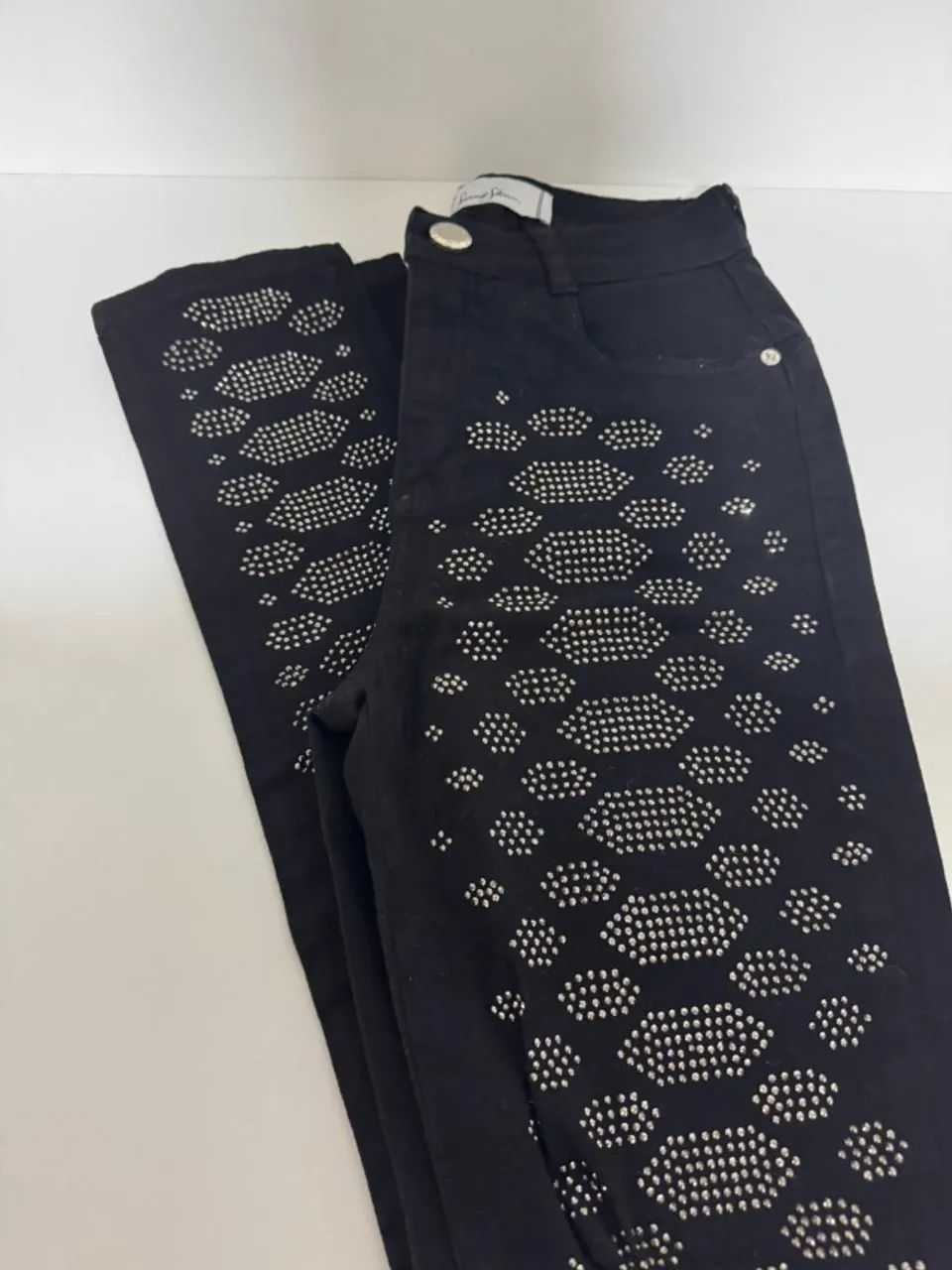 Calça Skinny Destroyed com termocolantes - Charry - Foto 4
