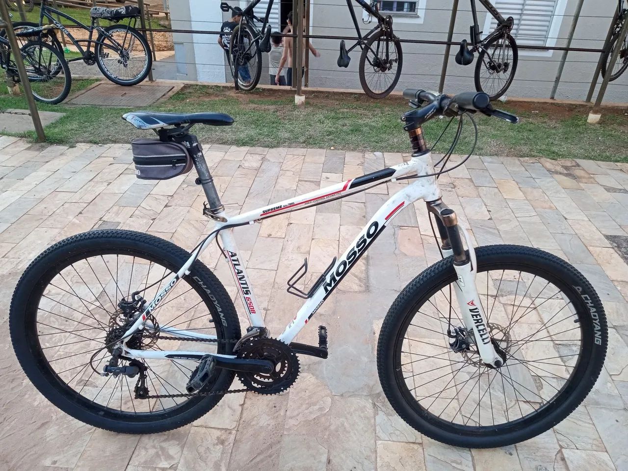Vendo Bicicleta semi nova em ótima conservação 