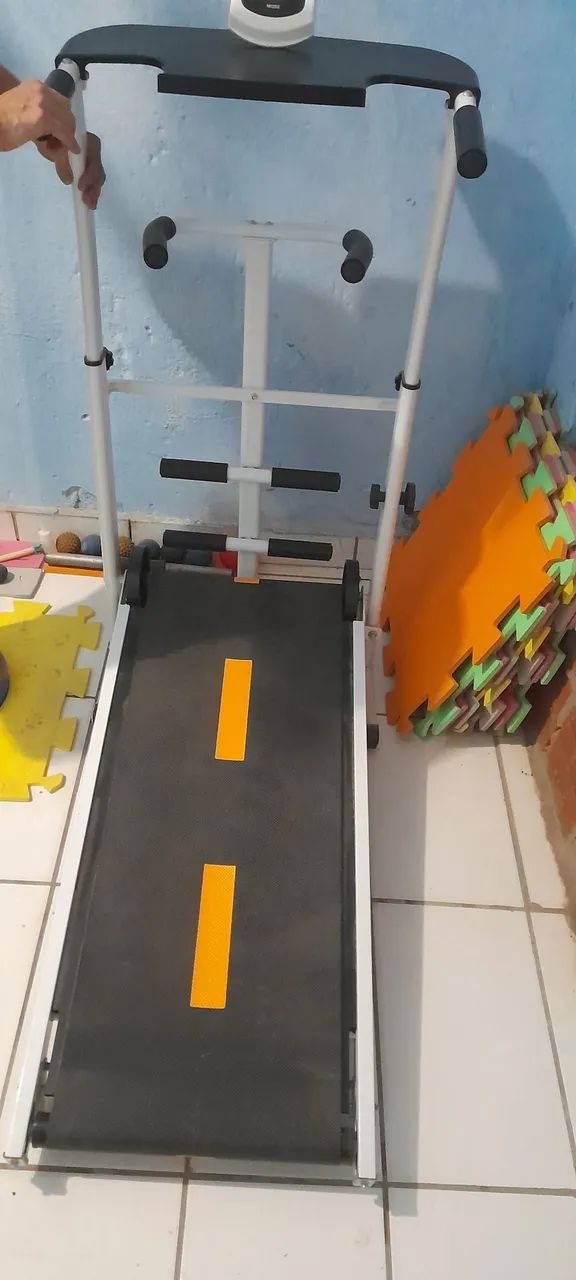 ESTEIRA ERGOMETRICA MONTADA MAIS NUNCA USADA, ESTA NOVA.