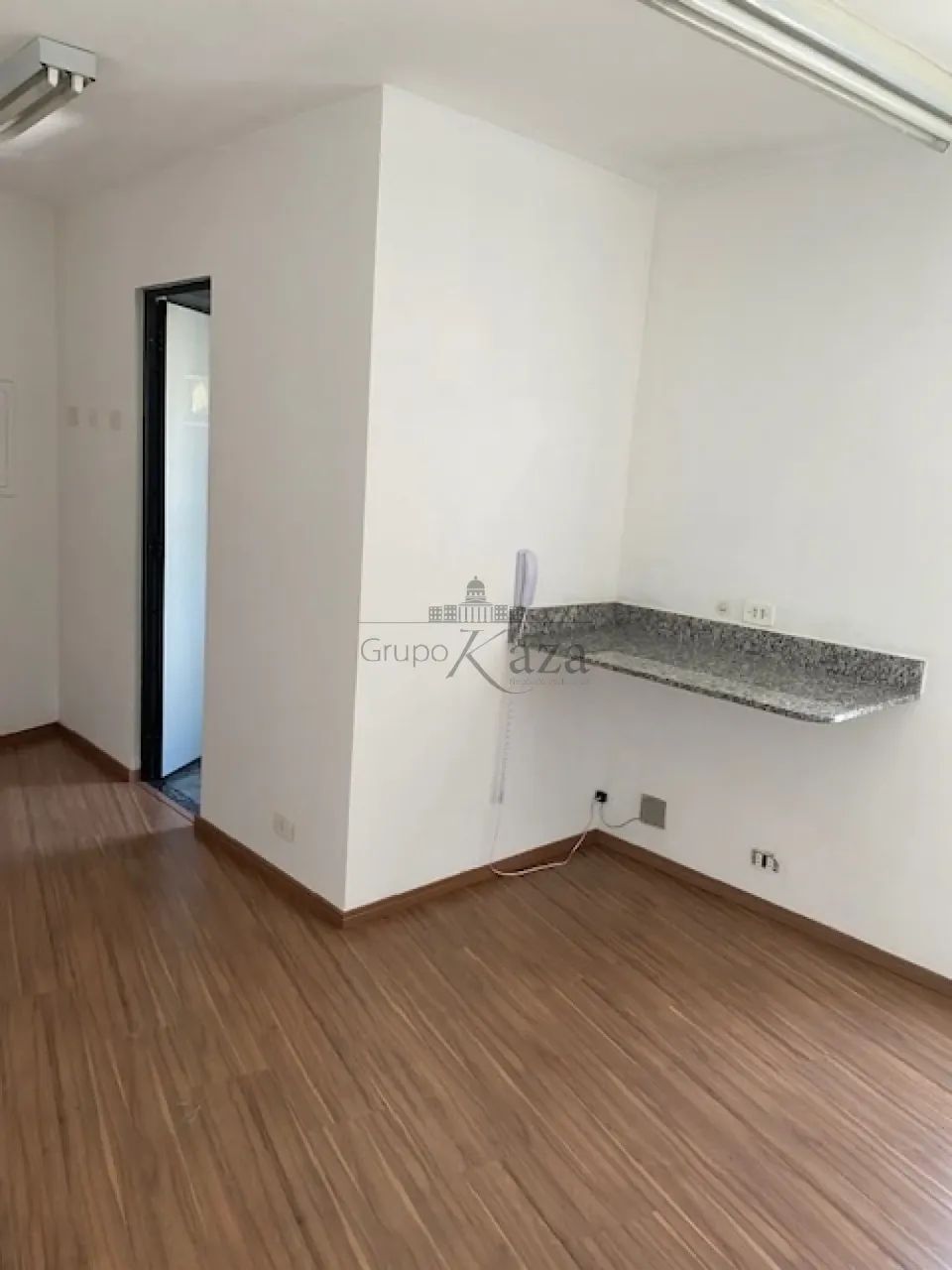 Oportunidade - Sala Comercial - Centro - Edifício Saint James - 45m². - Foto 4
