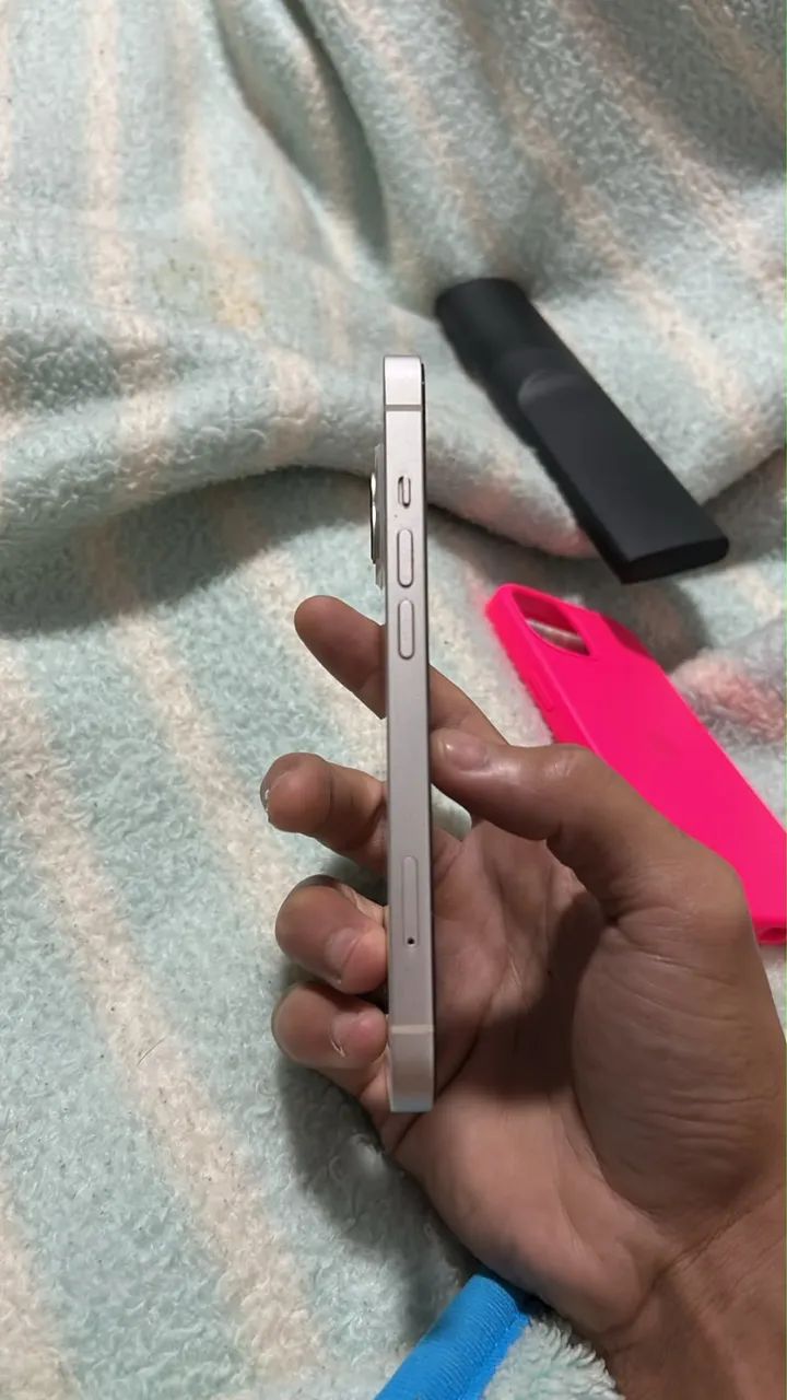 Vende se iPhone 13
