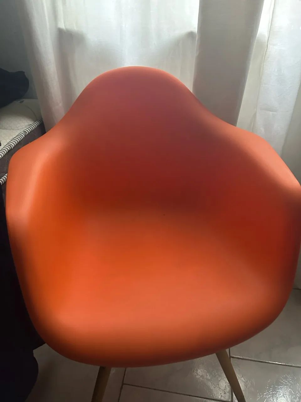 PREÇO IMPERDÍVEL! Cadeira Eames Laranja