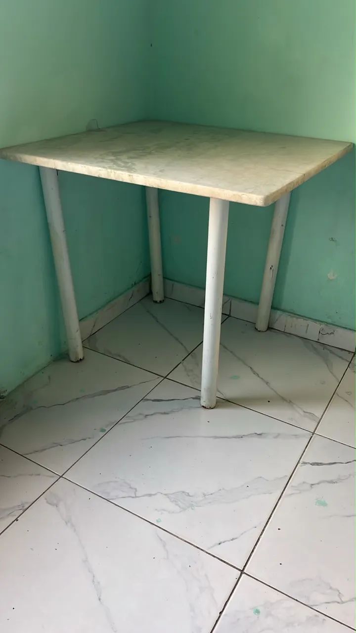 Mesa sem cadeiras c/ pedra de mármore original