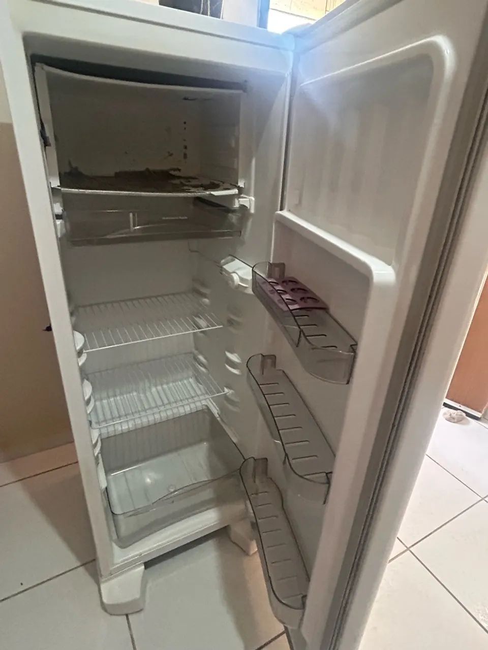 Geladeira com defeito - Foto 3