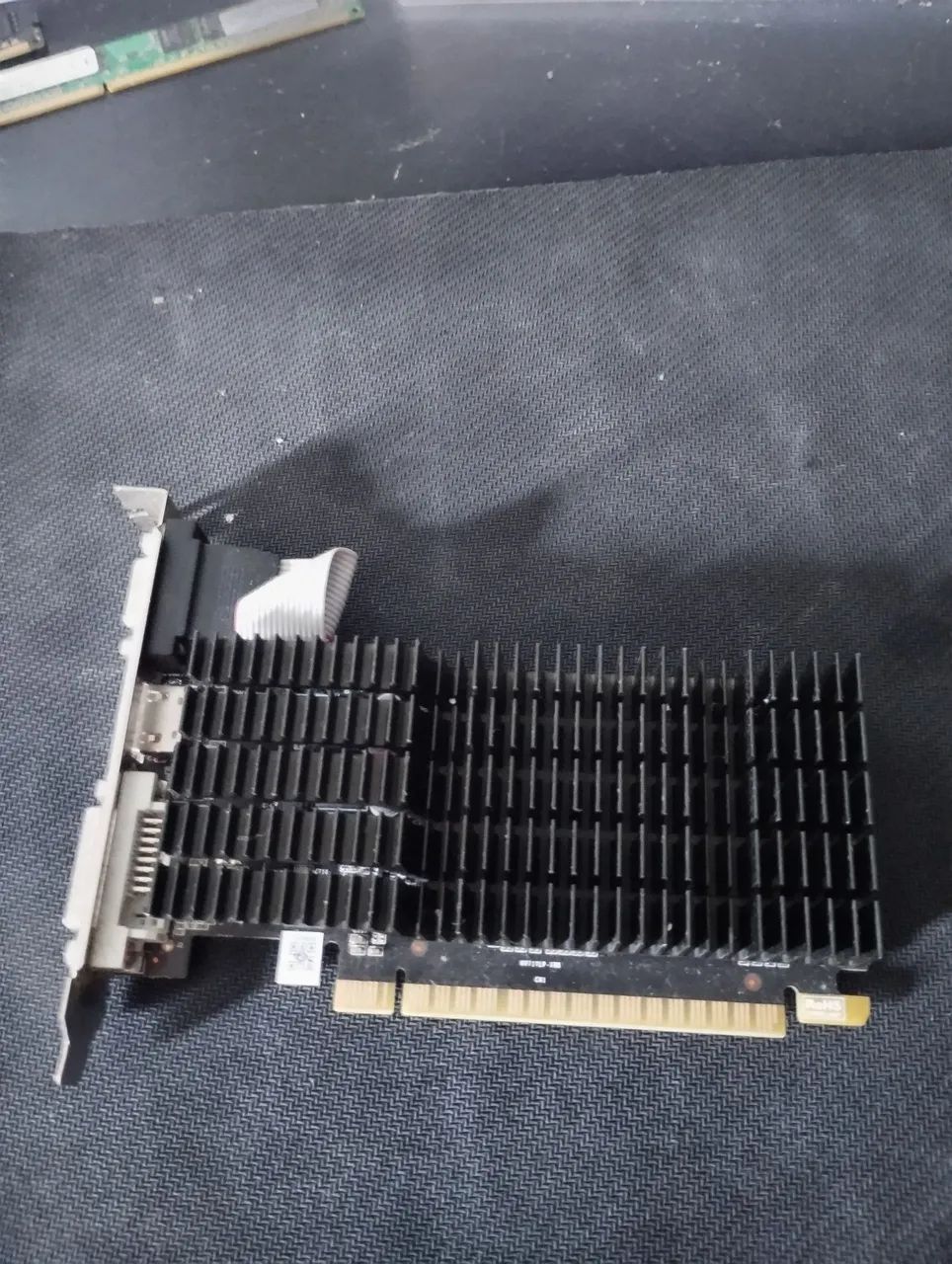 Placa de vídeo GT710 2gb