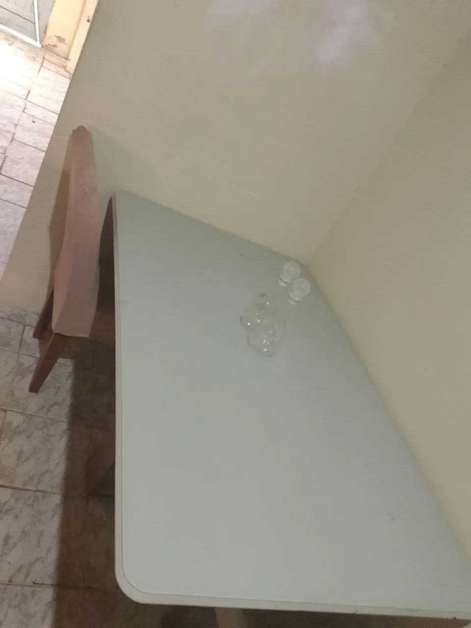 Vende-se uma mesa sem as cadeiras - Foto 2