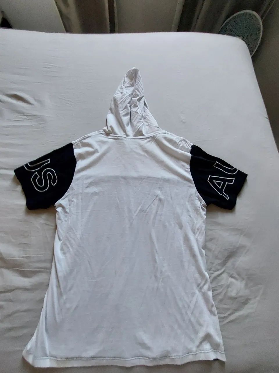 Camiseta com capuz, Masculina, Tamanho G.