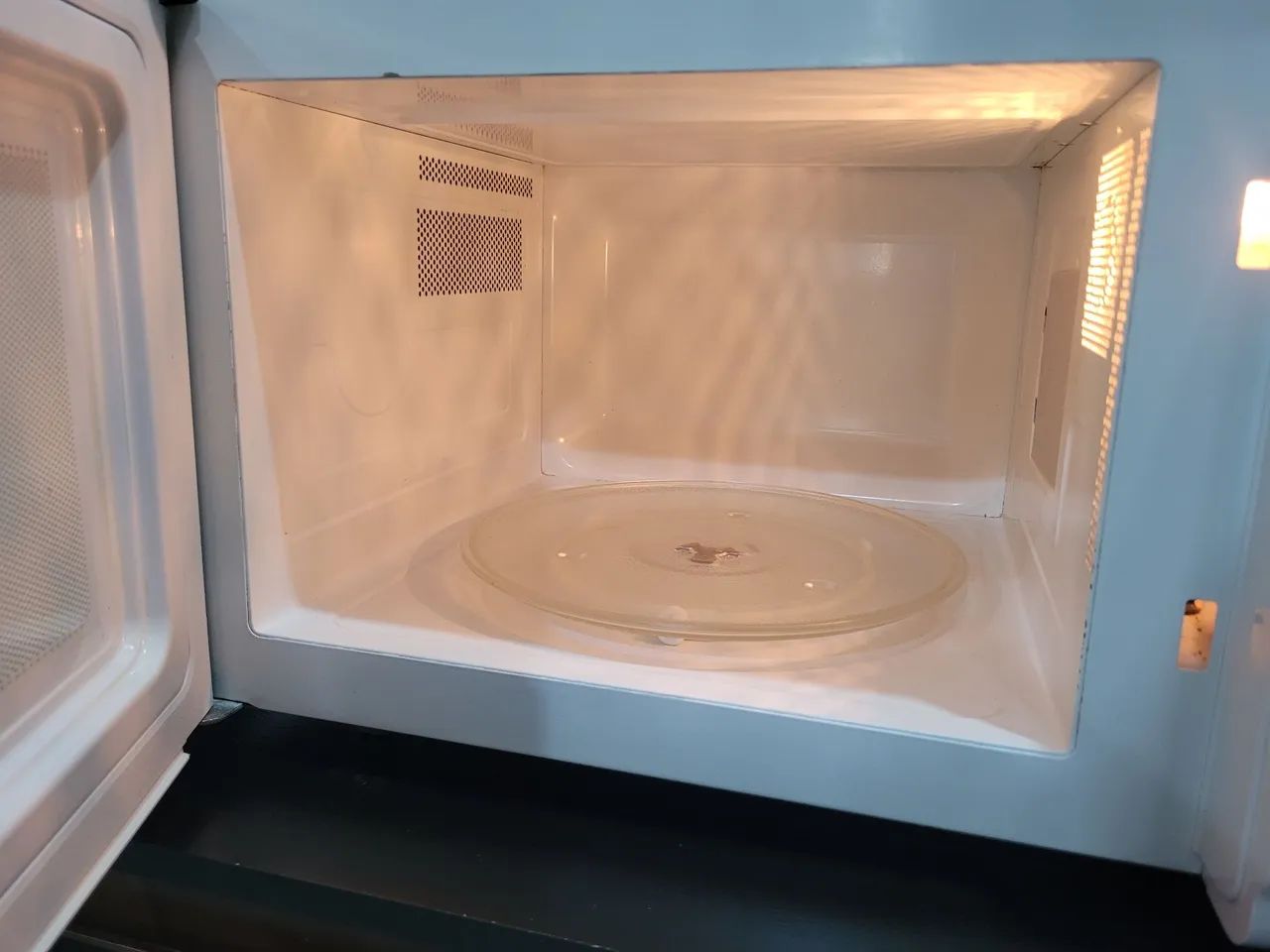 Microondas Eletrolux 31 Litros Conservado  - Foto 3