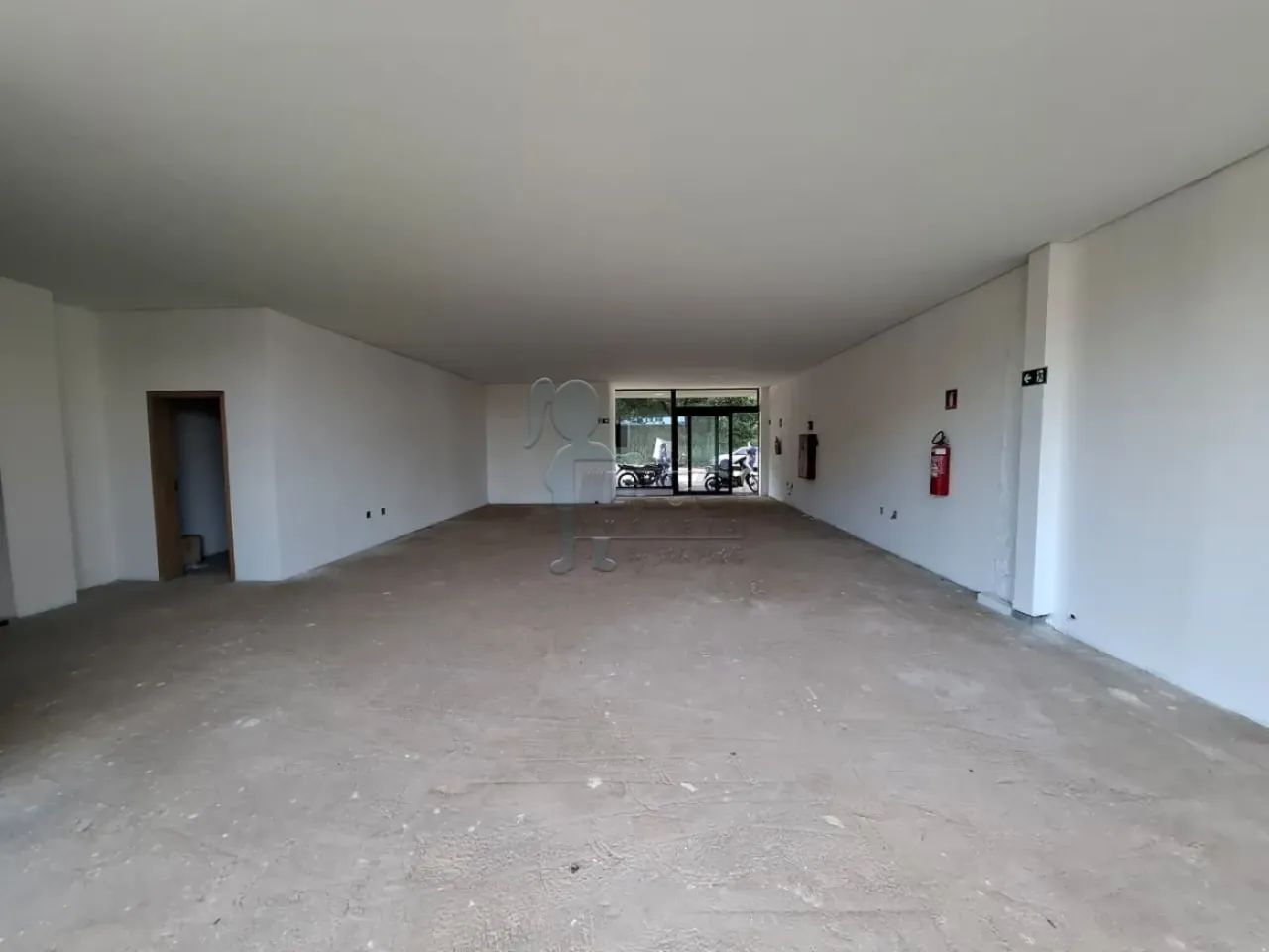 Loja de 150m² com 02 lavabos para locação - Vila do Golf