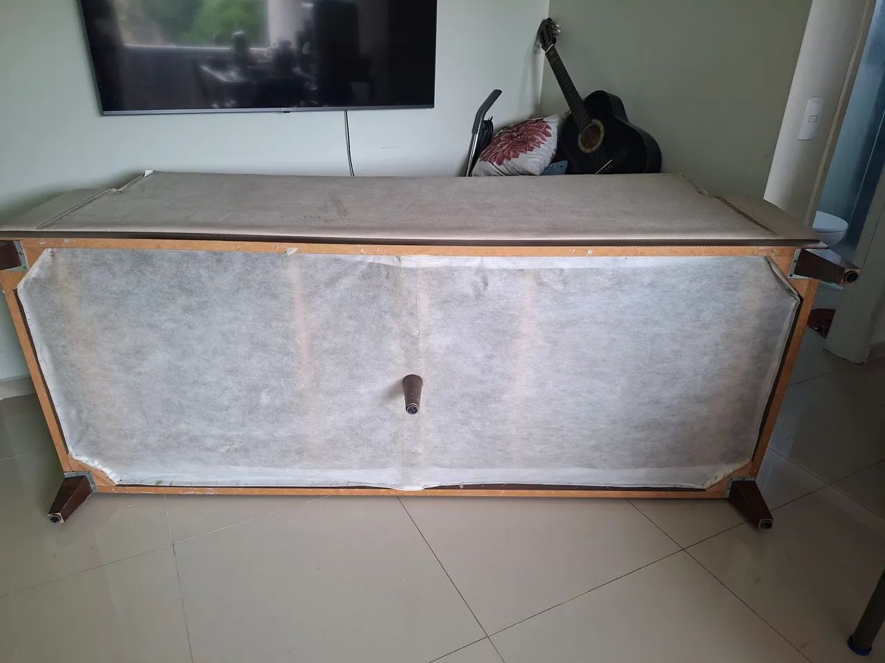 Sofá Elegante para sua casa ou Apartamento.Medidas : 0,82 alt/ 0.84 Larg/2,04 comprimento. - Foto 4