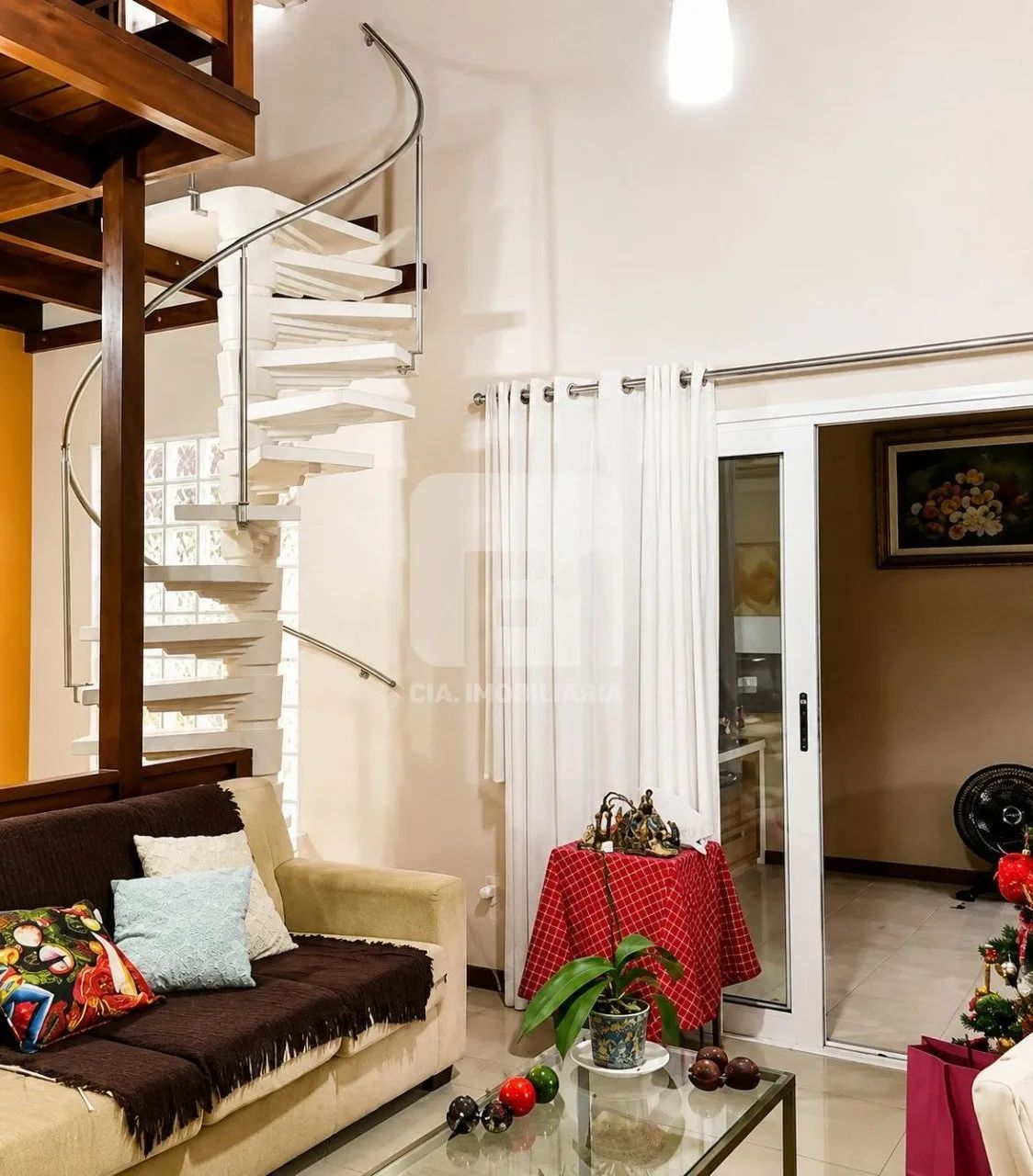 Casa de 3 dormitórios com piscina em Coqueiros - Foto 3