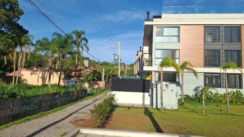 TERRENO COM VISTA PRA  LAGOA DA CONCEIÇÃO EM FLORIANÓPOLIS 307m²