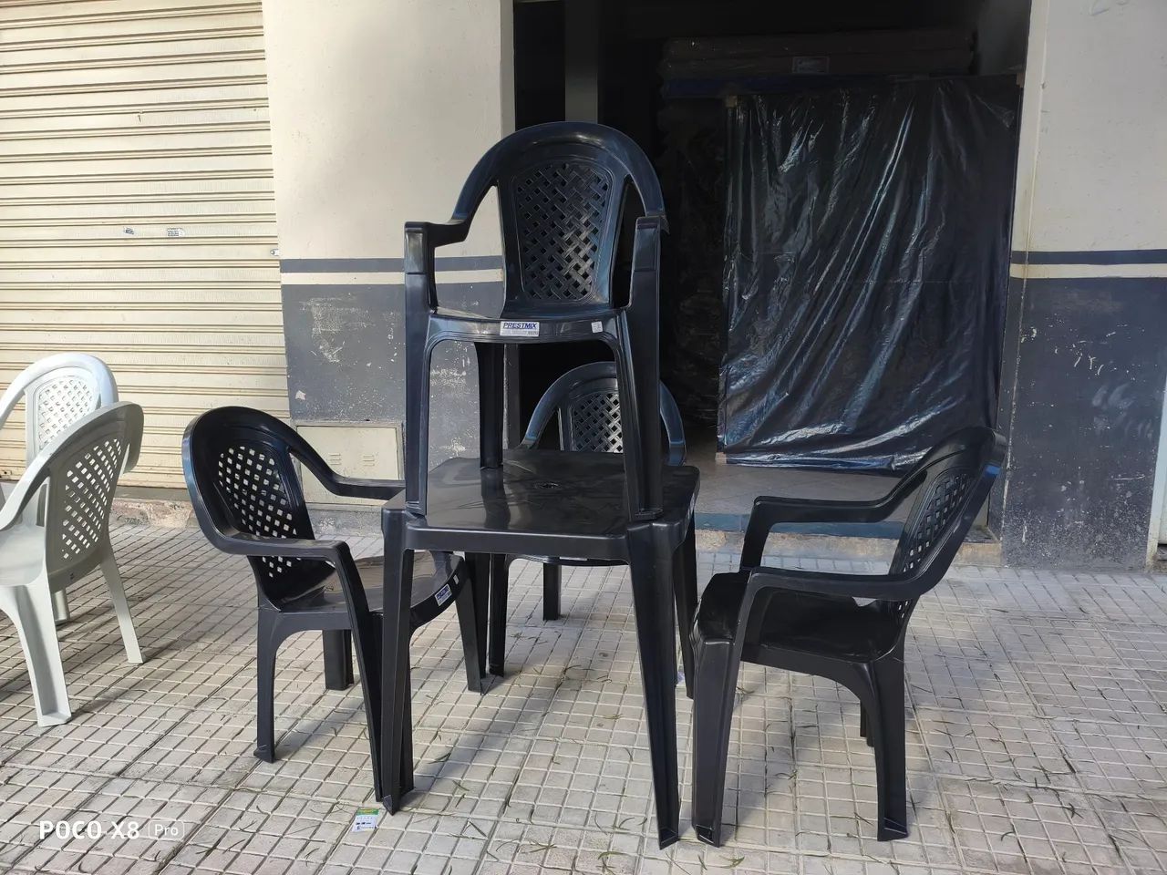 Conjunto 4 Cadeiras e 1 Mesas novos modelos poltrona. - Foto 3