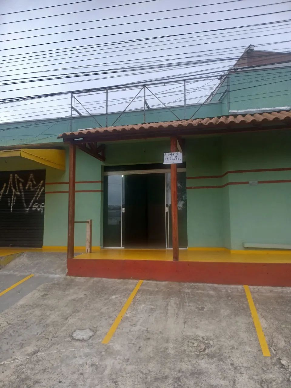 Alugo ponto comercial no Sta Candida R$ 850,00