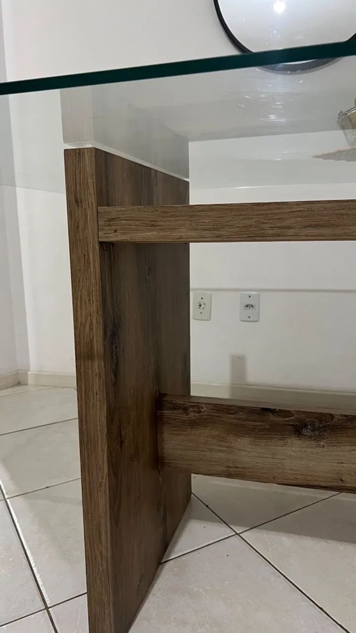 Mesa de Jantar com Tampo de Vidro e Base de Madeira Rústica - Foto 3