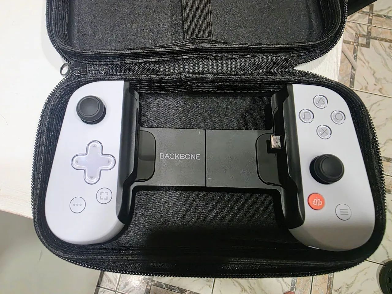 Backbone One PlayStation Edition USB-C - Controle Gamer para Celular - Foto 4