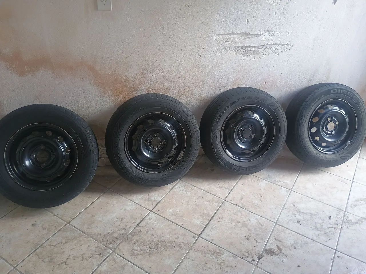Pneus 13 com rodas - Foto 2