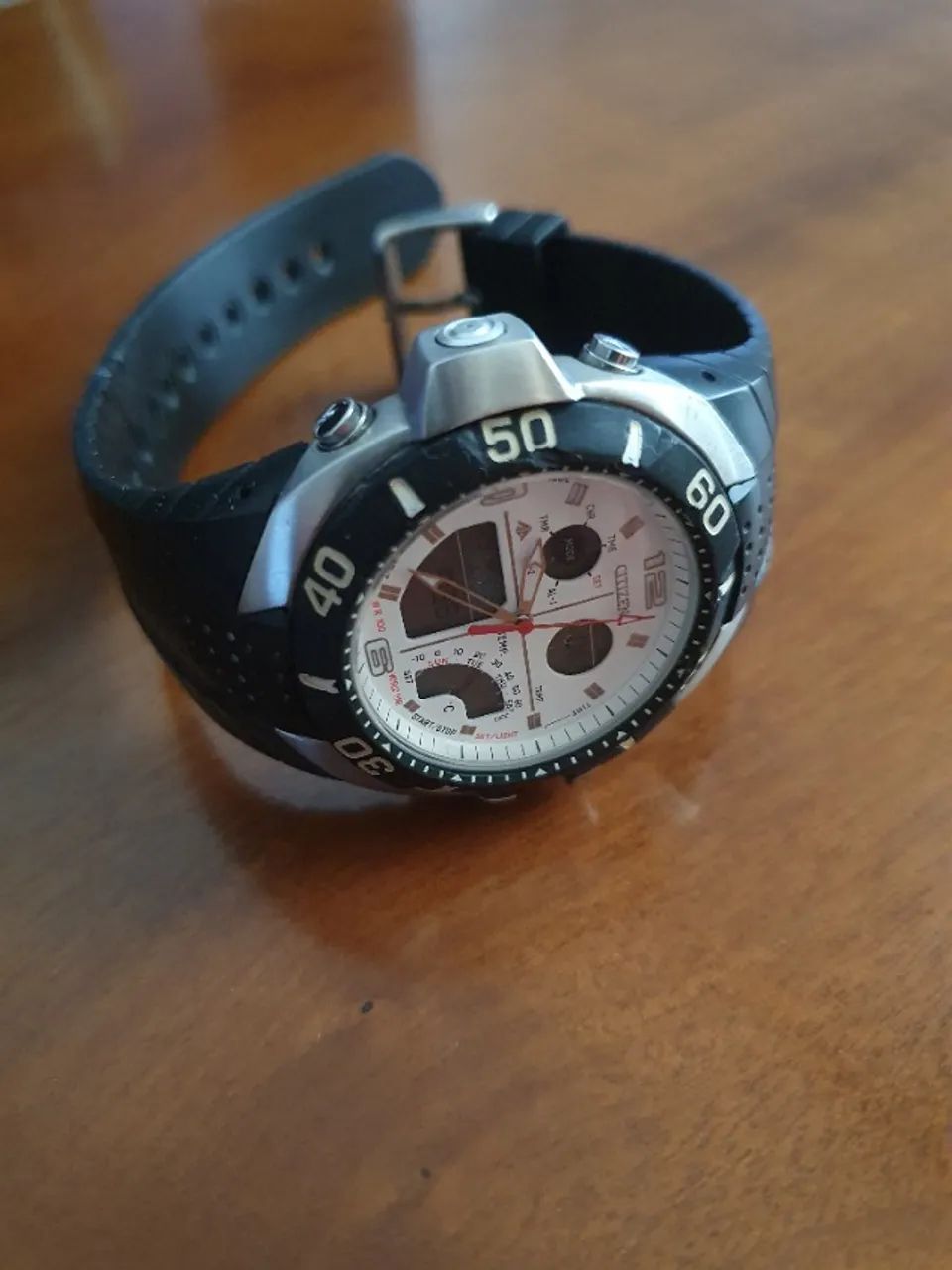 Relógio Citizen Original com pulseira precisando ser trocada  - Foto 4